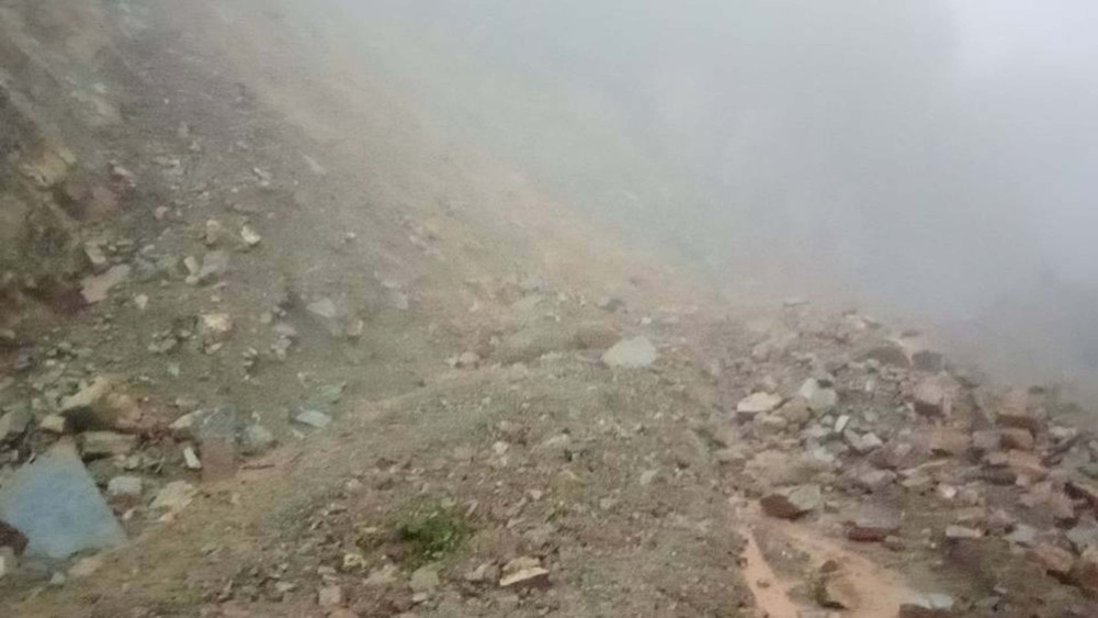 राप्ती राजमार्ग १० घण्टादेखि अवरुद्ध