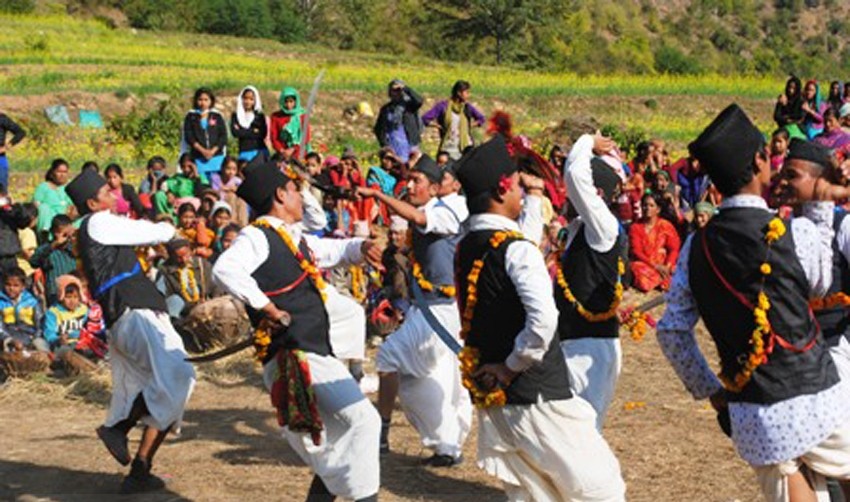 सुदूरपश्चिमको प्रसिद्ध भुवाँ नाच सुरु