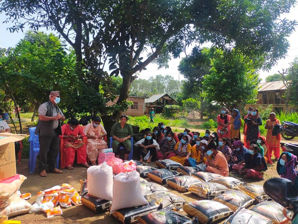 एक सय विपन्न परिवारलाई खाद्यान्न सहयोग