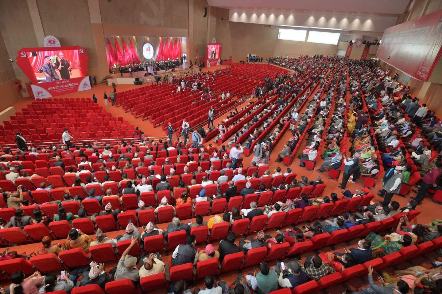 एमालेमा वरिष्ठ उपाध्यक्षसहित १५ पदाधिकारी रहने