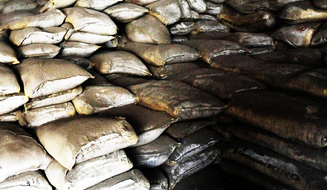 दैलेखमा स्कुलको सिमेन्ट वडाध्यक्षद्धारा हिनामिना