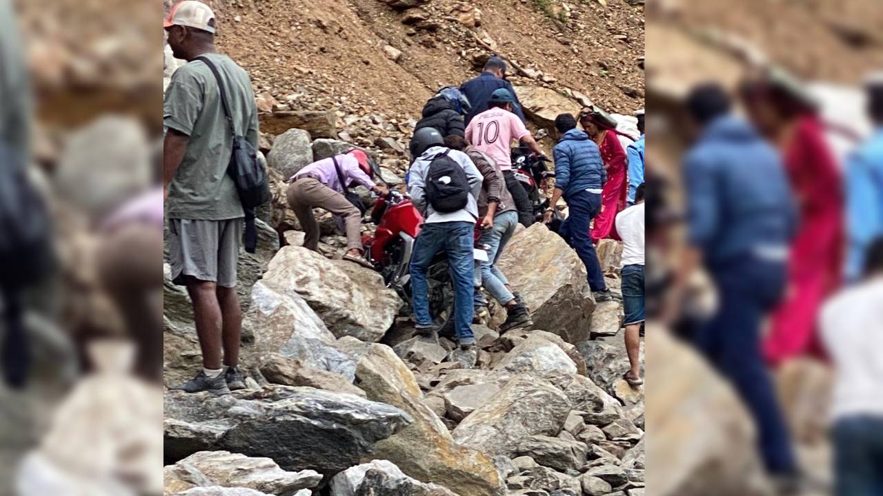 कर्णाली राजमार्ग अवरुद्ध