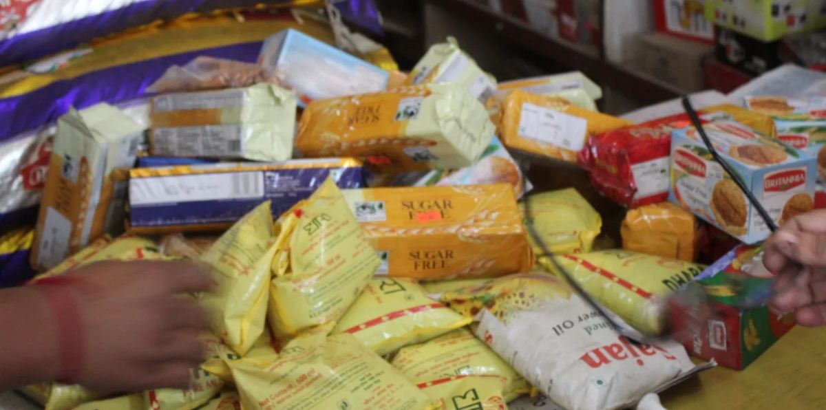 वीरेन्द्रनगरका कोभिड प्रभावितलाई खाद्यान्न 