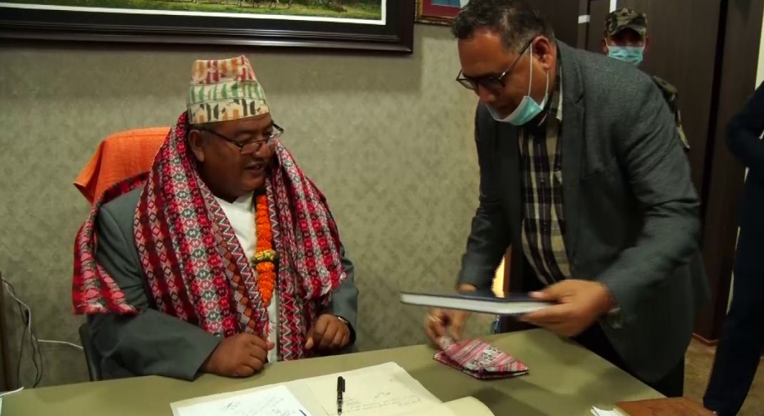 श्रममन्त्री श्रेष्ठद्धारा श्रमिकको गुनासो सुनेर मन्त्रालयमा काम सुरु