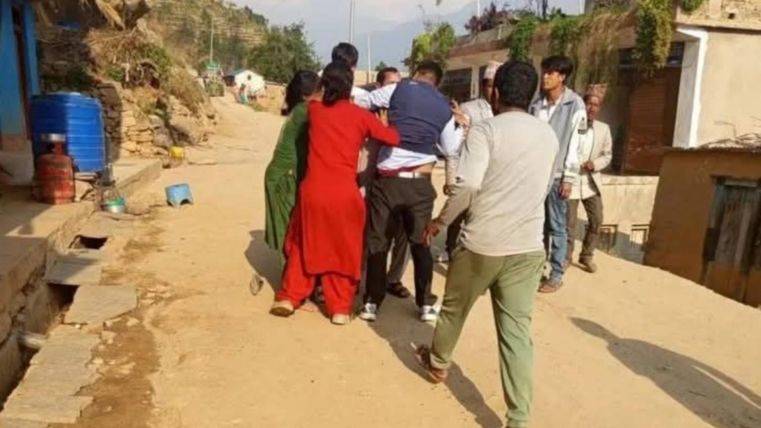 कालिकोटमा शिक्षकद्वारा महिला जनप्रतिनिधिमाथि कुटपिट