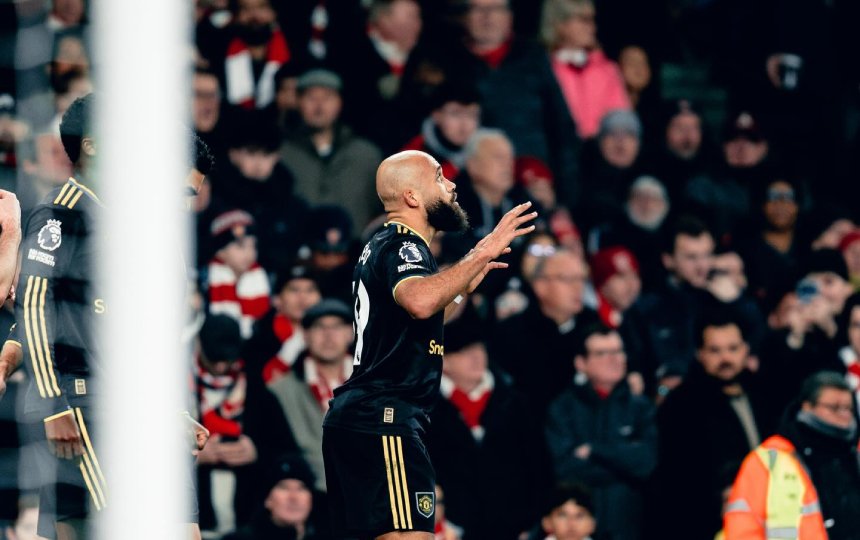 शीर्ष स्थानको आर्सनल म्यानचेस्टर युनाइटेडसँग पराजित