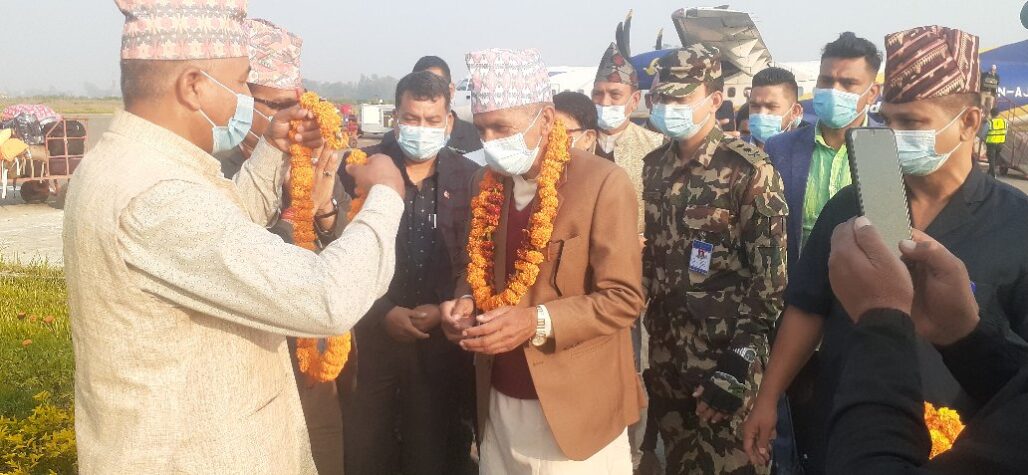 प्रदेश प्रमुख जोशीलाई धनगढी विमानस्थलमा भव्य स्वागत