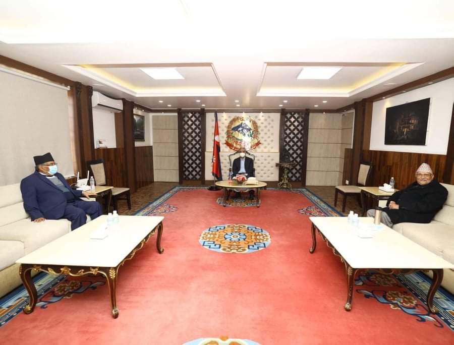 बालुवाटारमा देउवा, ओली र प्रचण्डबीच बैठक सुरु