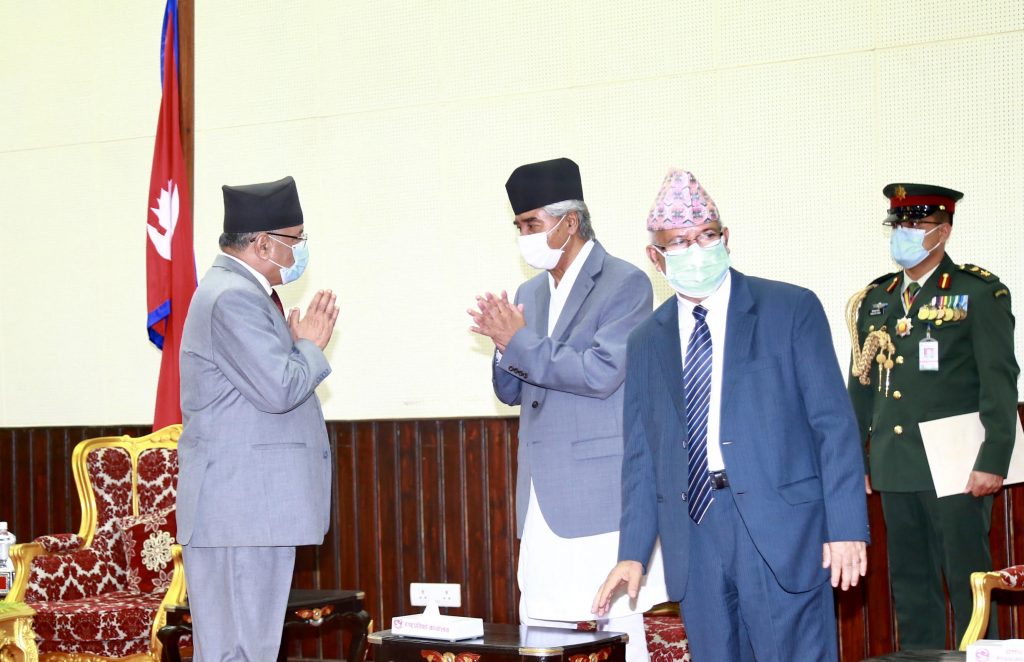 चुनावले खुस्कन लागेको गठबन्धनको गाँठो !