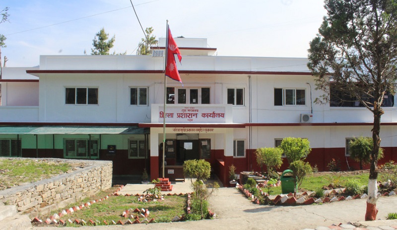 कर्मचारीमा कोरोना देखिएपछि जिल्ला प्रशासन कार्यालय बन्द