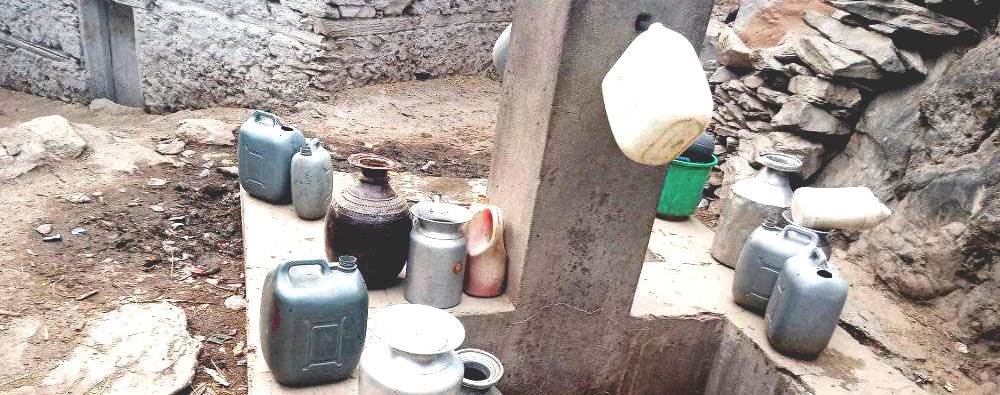 श्रीनगरमा खानेपानी संकट :  घण्टौँ लाइन बस्नुपर्ने बाध्यता 