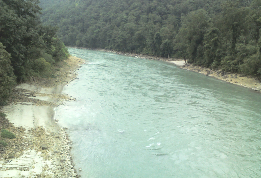 असार ५ देखि बेपत्ता सवारी चालकको शव भेरी नदी किनारमा फेला