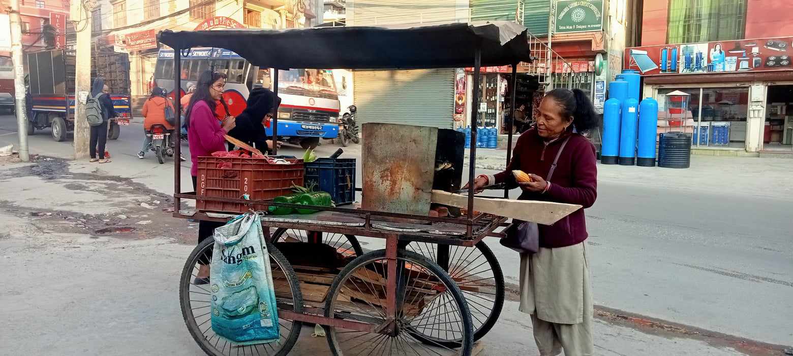 बुढेसकालमा बाआमाको साहारा बनेकी एक्ली तुल्सी