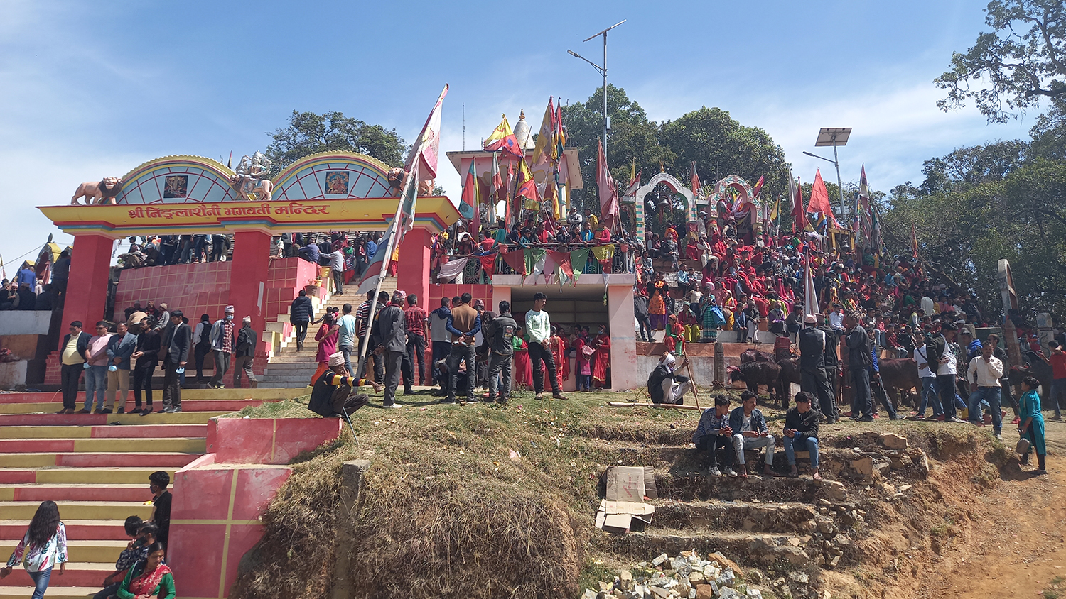 शक्तिपीठमा दर्शनार्थीको घुइँचो