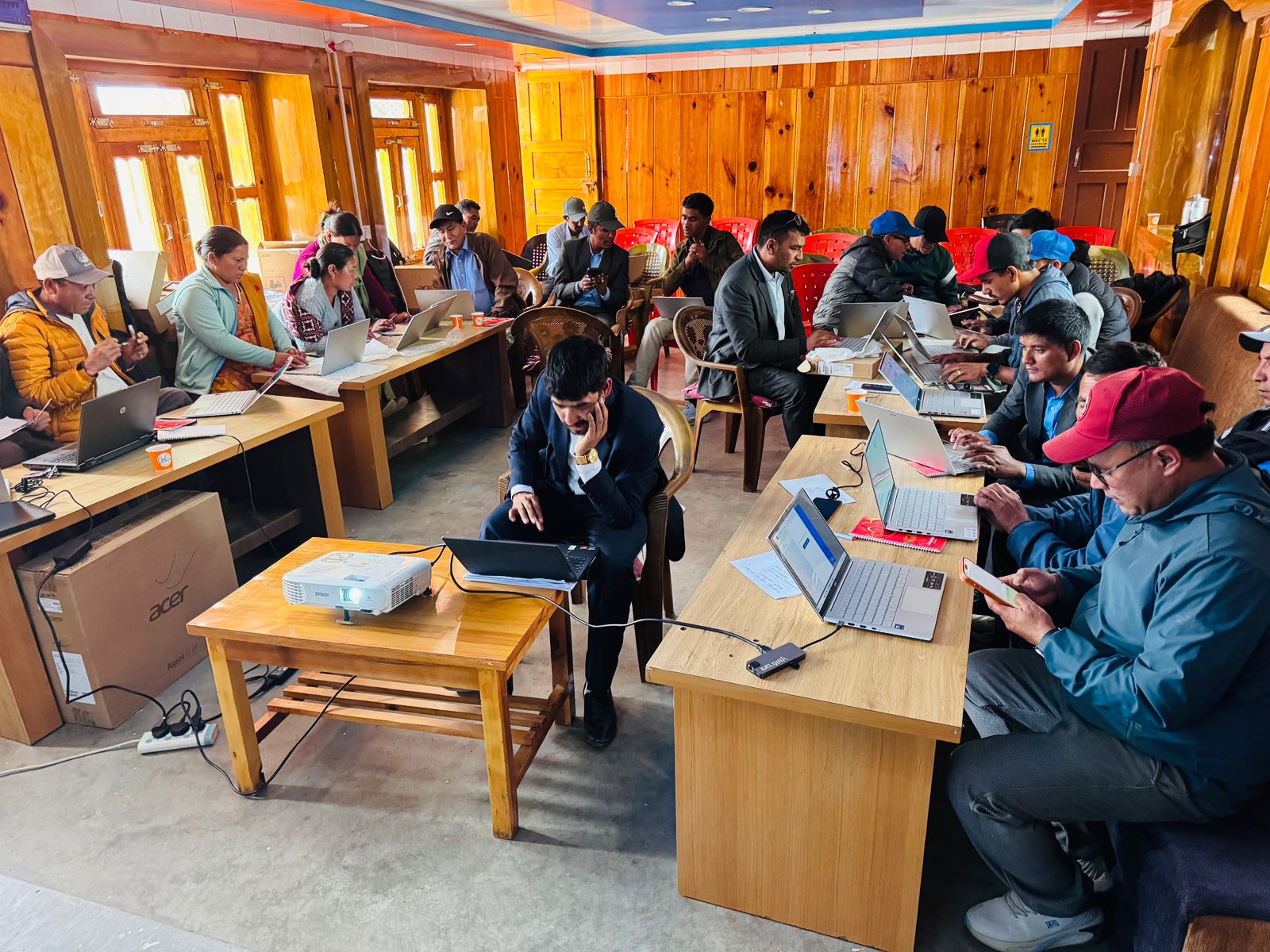 बीस विद्यालयलाई ल्यापटप वितरण