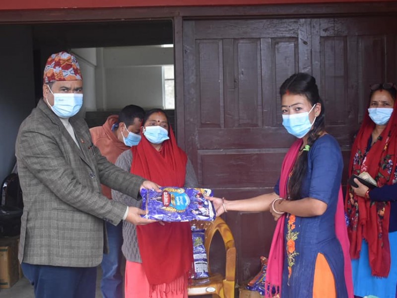 कपुरकोटमा हजार दिनका आमालाई पोषण प्याकेज 