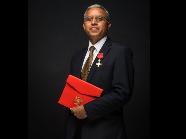 सुवेदीबाट पुस्तकसहित दश लाख नेपाल ल क्याम्पसलाई प्रदान