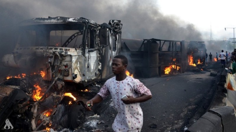 नाइजेरियामा पेट्रोल ट्याङ्कर विस्फोटमा परी ३५ जनाको मृत्यु