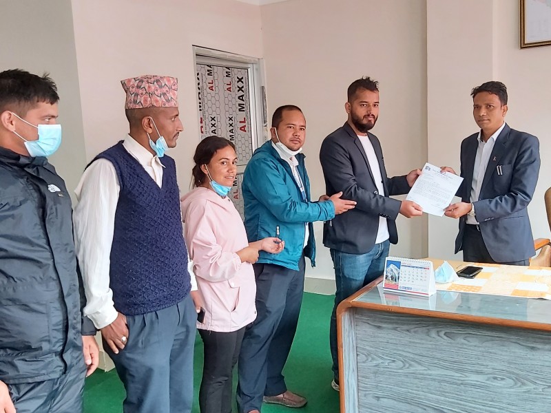 रुकुमबाट प्रधानमन्त्रीलाई ज्ञापनपत्र