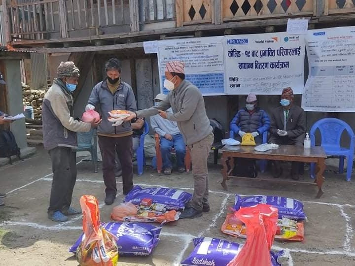 कोभिडबाट प्रभावित जुम्लाका चार सय २० घरधुरीलाई खाद्यान्न 