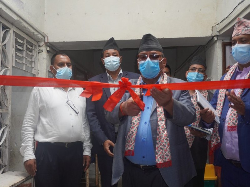 दैलेख अस्पतालमा जनशक्ति व्यवस्थापन गर्नमा केन्द्रित छु :  मन्त्री थापा