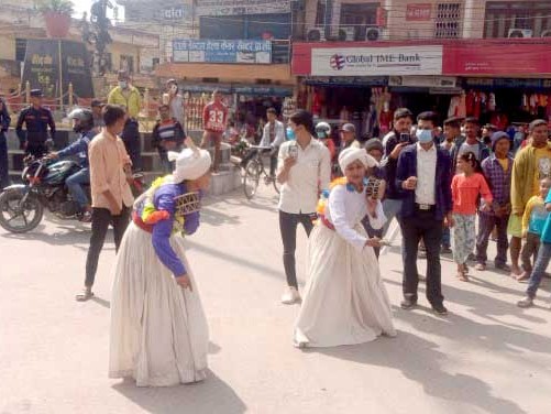 देउसी–भैलोमा, हुड्के नाचको झल्को