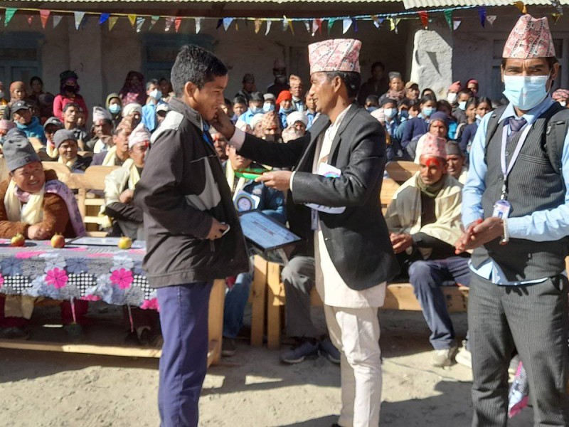 भैलो खेलेको  ११ लाख नगद विद्यालयलाई 