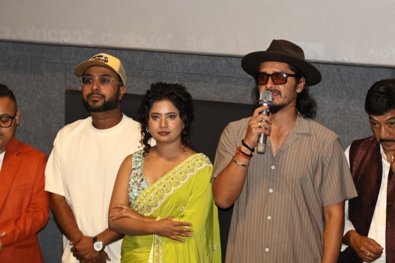 ‘जनै हराएको मान्छे’ प्रिमियर सम्पन्न, कलाकार भावुक