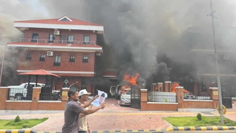 सेनाले क्वाटरबाट मन्त्रीलाई सार्‍यो सुरक्षित स्थानमा