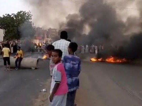 सुडानका प्रधानमन्त्रीसहित दर्जनौ नेता सेनाको नियन्त्रणमा