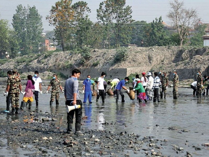 गुह्येश्वरी क्षेत्रको वाग्मती सफाइ, राजधानीमा उठेन फोहर