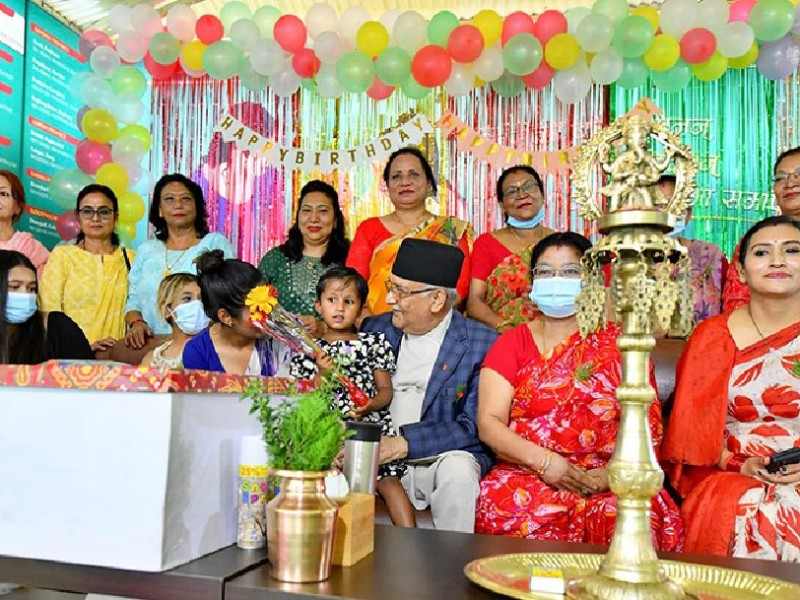 ओली पत्नीले आश्रममा पुगेर मनाइन् जन्मदिन