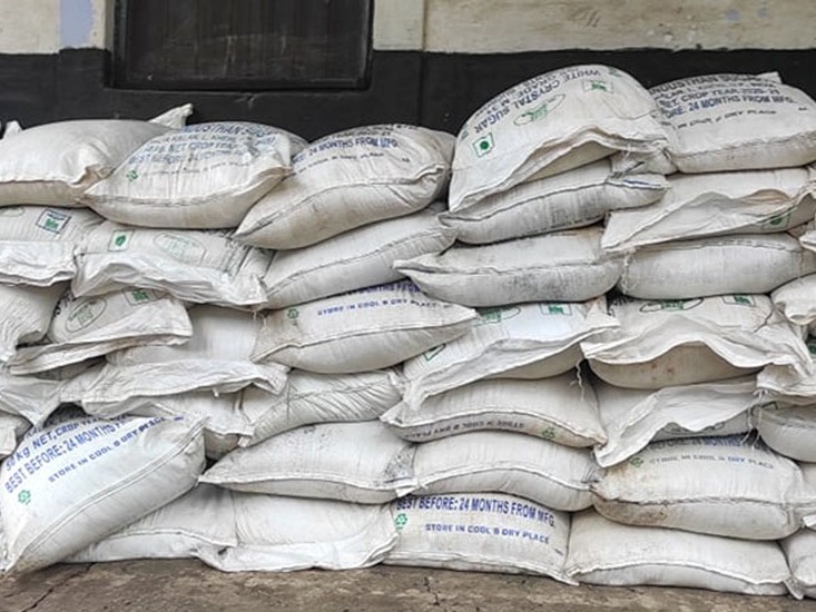 भन्सार छलेर ल्याउँदै गरेको ठूलो परिमाणको चिनी बरामद