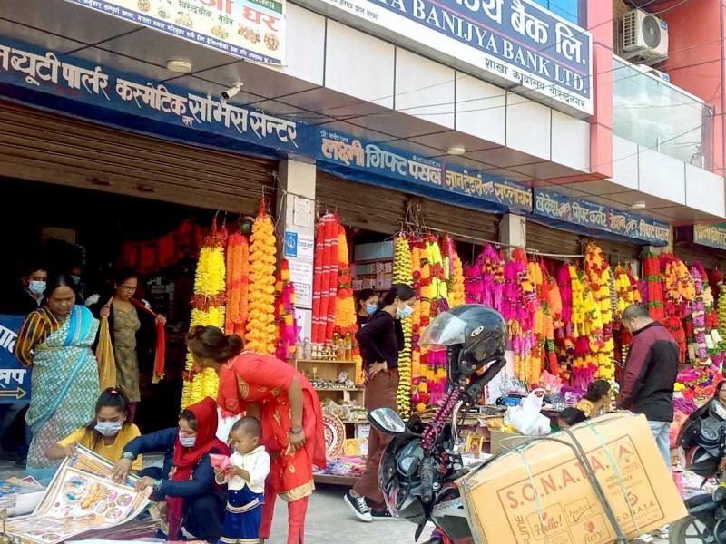 वीरेन्द्रनगर बजारमा तिहारको चहलपहल (तस्बिरहरू)