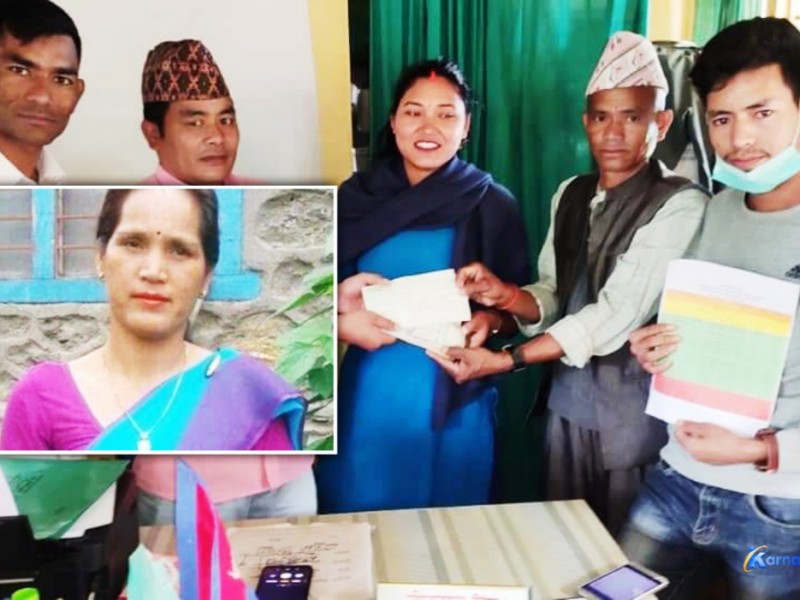 उपचाररत थापालाई बारेकोटका स्वास्थ्यकर्मीको सहयोग 