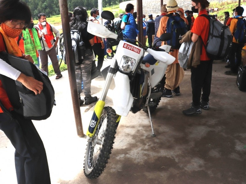 मानसरोवर दर्शन गर्न बाइकमा लाप्चा जाँदै सद्‌गुरु