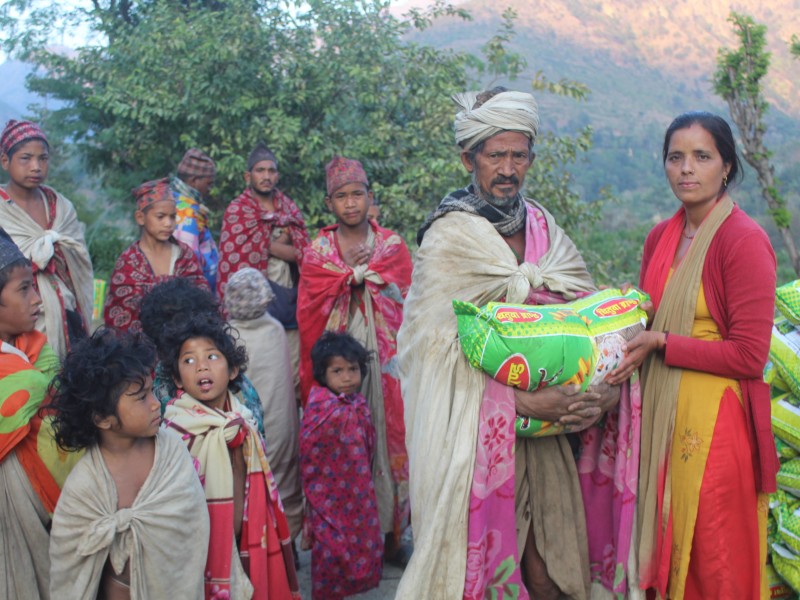 सोसेकद्धारा राउटे समुदायलाई खाद्यान्न सहयोग