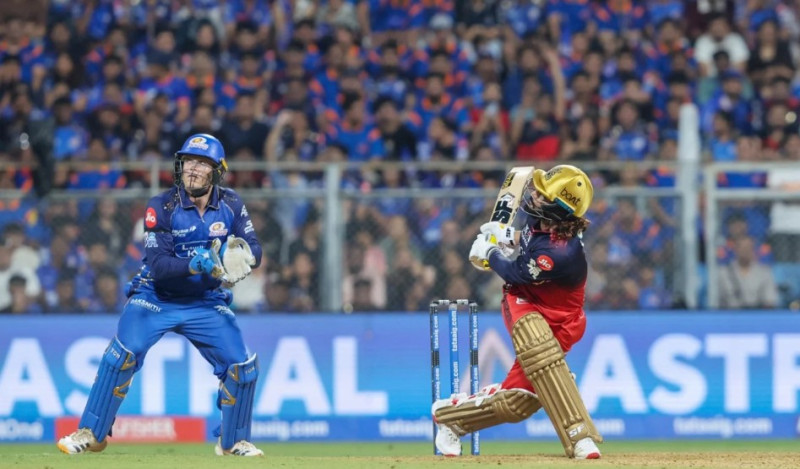 आइपिएलमा मुम्बई विरुद्ध आरसीबी १८ रनले विजयी