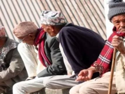 लफ्याङका ज्येष्ठ नागरिकलाई जाडो छल्न फाइबरको सिरक