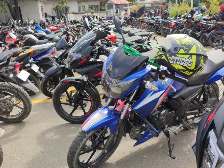 चोरीका मोटरसाइकल लुकाएर राख्ने पक्राउ