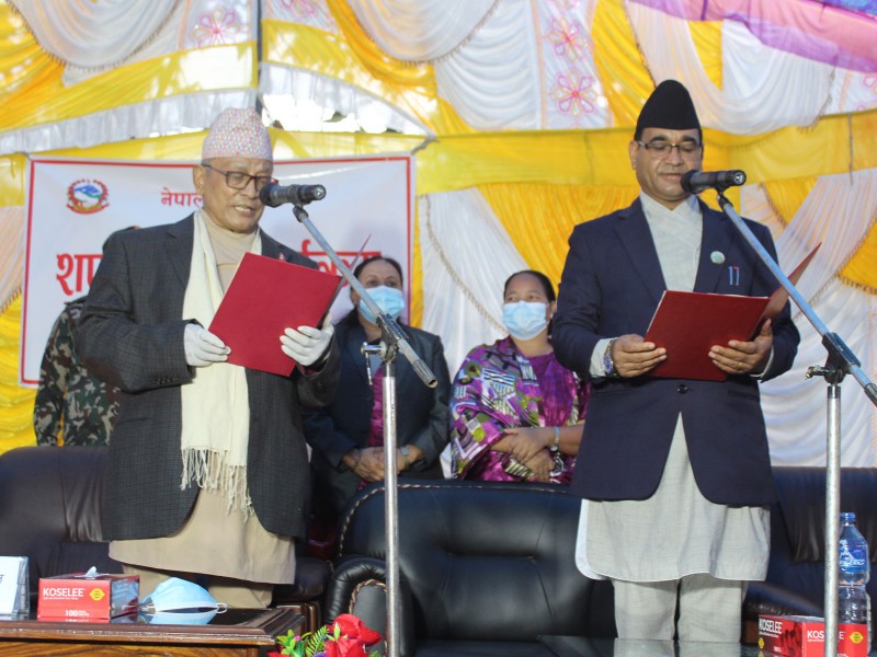 मुख्यमन्त्री पदको शपथ