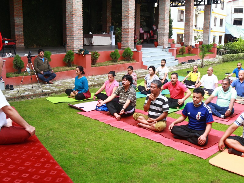 गुरुपूर्णिमामा फोटो पत्रकार योग सिक्दै 