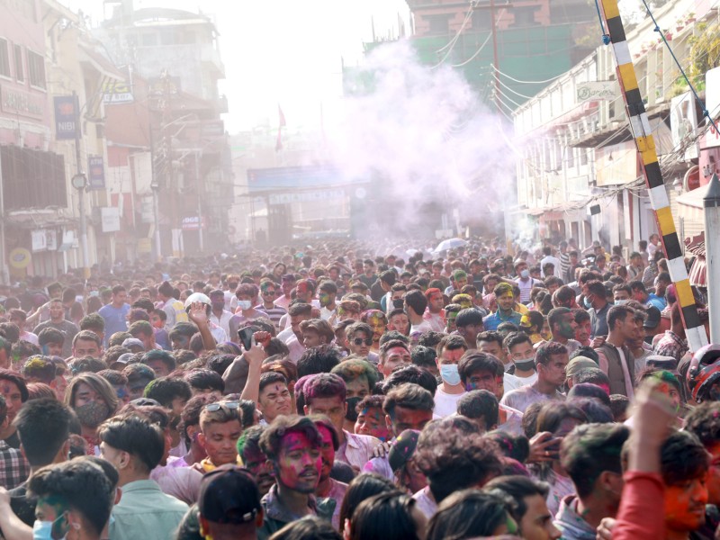 वसन्तपुरमा होलीको रौनक