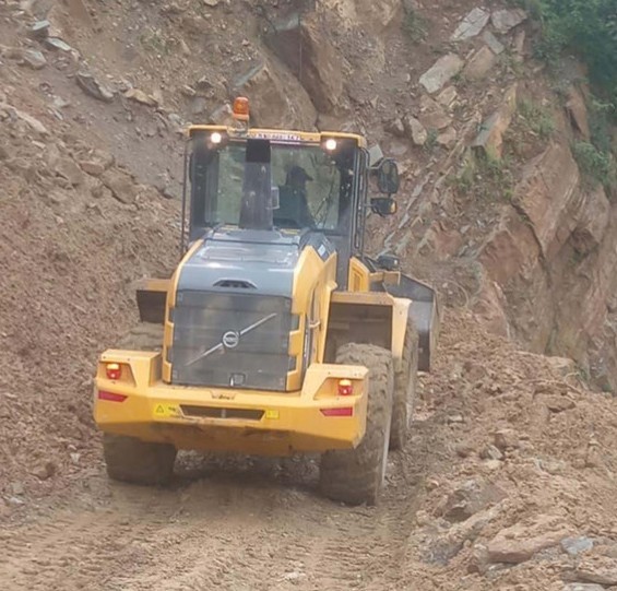 सल्यानमा पहिरोले सात घण्टा अवरुद्ध राप्ती राजमार्ग खुल्यो