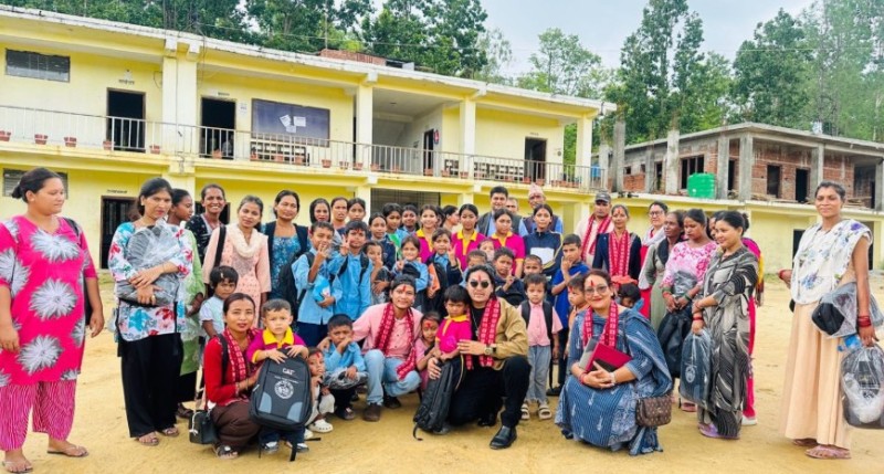 सुर्खेतमा बादी समुदायका बालबालिकालाई शैक्षिक सामग्री वितरण