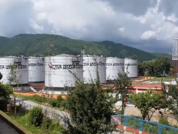 पेट्रोलमा प्रतिलिटर ५८ रुपैयाँ कर