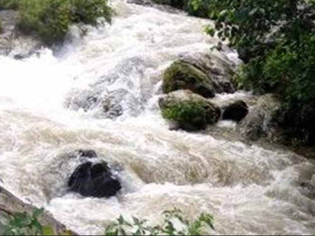 खोलाको निकास साँघुरियो, बाढीको जोखिम बढ्दै