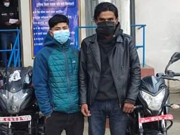 चोरीको मोटरसाइकलसहित दुई जना पक्राउ