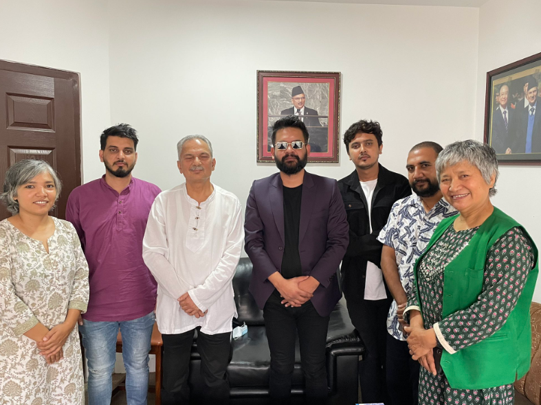 मेयर शाह बाबुराम भट्टराईलाई भेट्न उनकै निवासमा