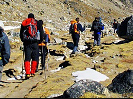 कोरोना कहरकाबीचमा पनि मर्दी पदयात्रा मार्गको स्तरोन्नति